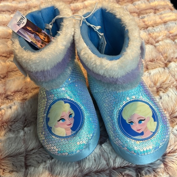 Disney Frozen slippers size 9-10 - Picture 5 of 5